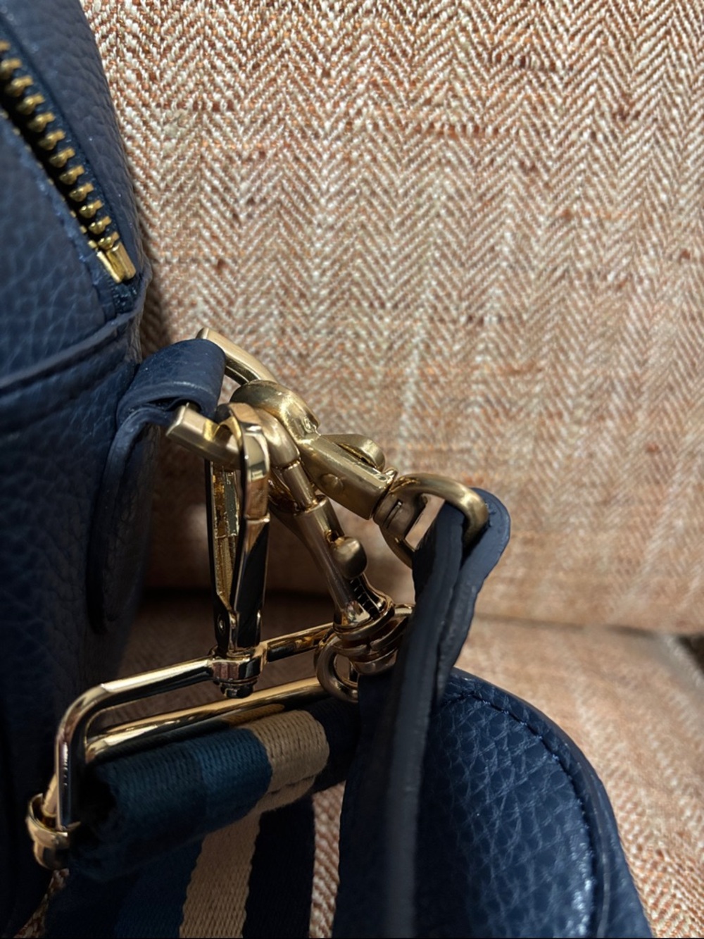 Angela Roi Grace Crossbody with 3 Straps - Picture 2 of 11